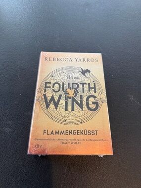 Fourth Wing by Rebecca Yarros - Gradient Paperback in German